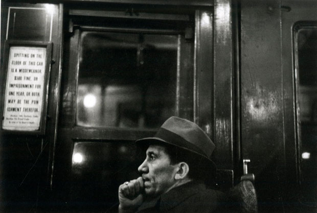 פורטרט של נוסע ברכבת התחתית, שנות ה30 ניו יורק