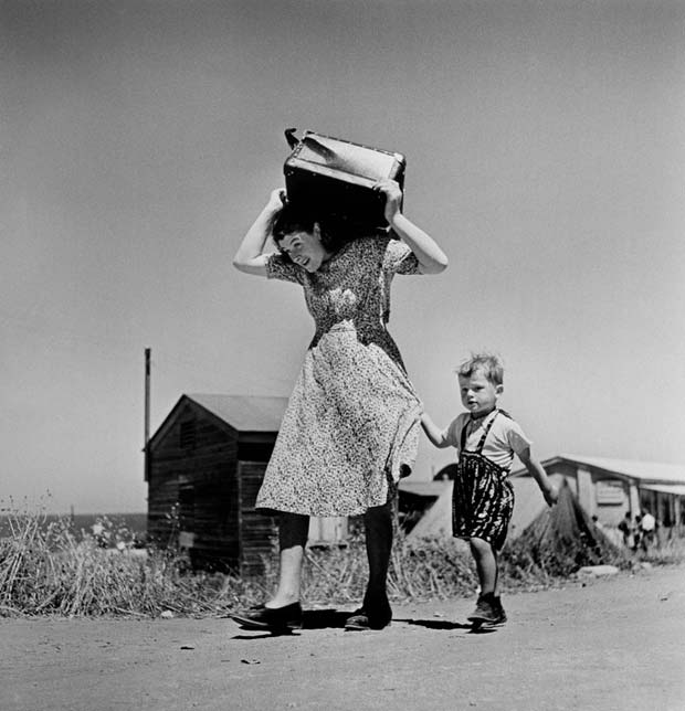 ISRAEL.-Haifa.-1949-50.-Arriving-immigrants