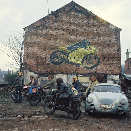 Kingston Racing Motors, Olinda Terrace, Leeds, 1975 פיטר מיצ'ל