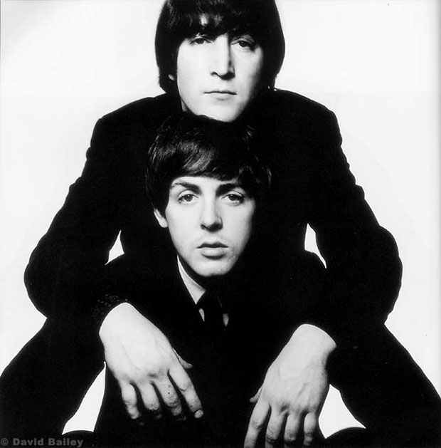 ג'ון לנון ופול מקרטני. צילום - דיוויד ביילי