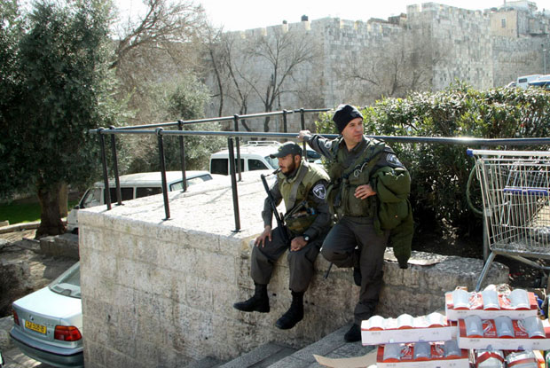 חיילים שומרים בירושלים