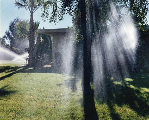 צילום-לארי-סולטן-Sprinklers-ND-מתוך-pictures-from-home