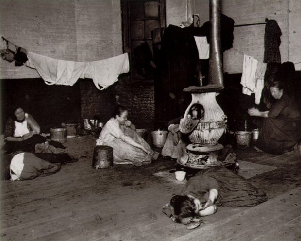 Women's-Lodging-Room-in-the-West-47th-Street-Station-1892